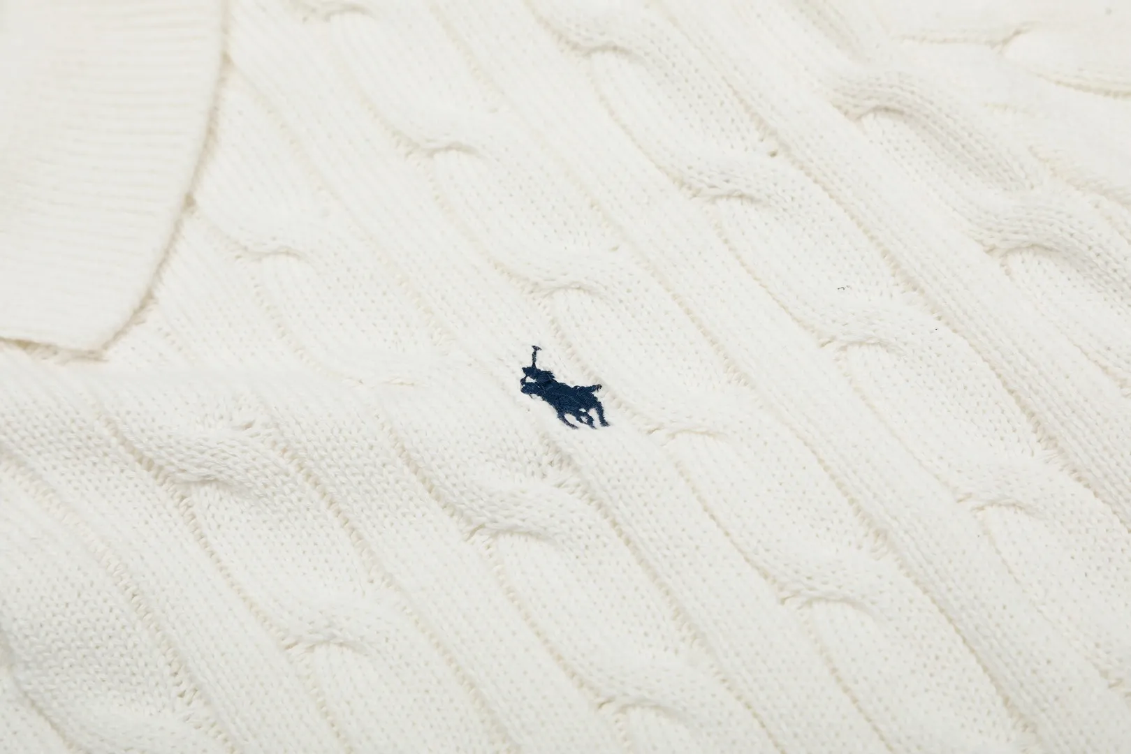 🅿️186 "Top quality" Style number: DS062# (not off the shelves all year round) [Ralph Lauren men's POLO lapel solid color pony embroidered logo knitted short sleeves] ✅Ralph Lauren Ralph Lauren classic basic lapel POLO men's all-season knitted short sleeves ✅Main supplier platform live broadcast Wholesale entity Replacement when out of stock Not off the shelf ✅ZP quality 1:1 version Scan the code to enter the GF website Counter quality ✅Details and quality are the only one in Guangzhou. Imported quality cotton yarn, focusing on high-end, cost-effective. Needless to say good quality. ✅The version restores the original version. The maximum size can be worn up to 200 pounds. Loose, comfortable and stress-free. ✅The upper body is simple and easy to match. A must-have for men. Good-looking clothes are never picky. A must-have for men's wardrobe. Size: S-XL. Color: Black, White, Gray, Khaki, Navy Blue, Gentleman's Lake Blue.